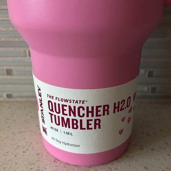 Stanley 2025 Valentines Limited Edition Sweet Hearts 40 oz Tumbler. NWT. - Picture 4 of 7